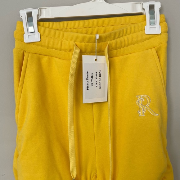 GSUWOO Bright Yellow Stacked Sweatpants - Picture 2 of 4